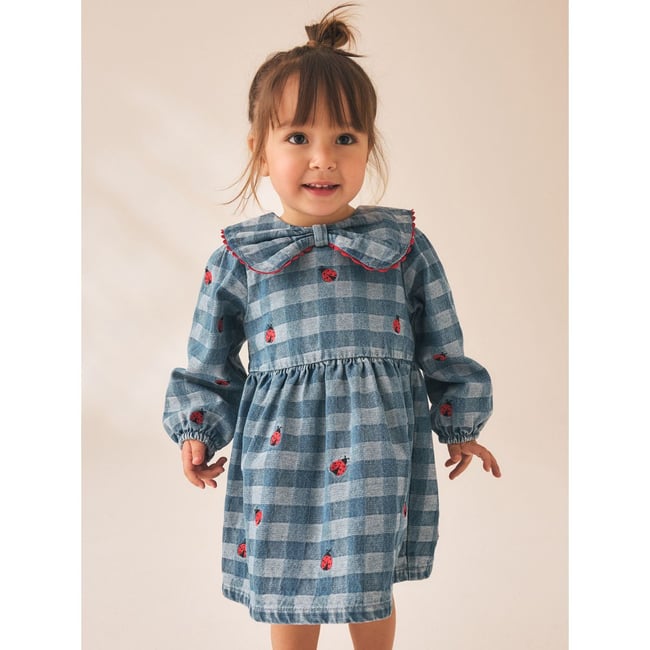 Robe à col et coccinelles brodées motifs en denim bleu <span itemprop=