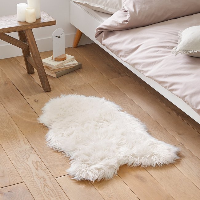 Descente de lit imitation fourrure, Livio Couleur blanc <span itemprop=