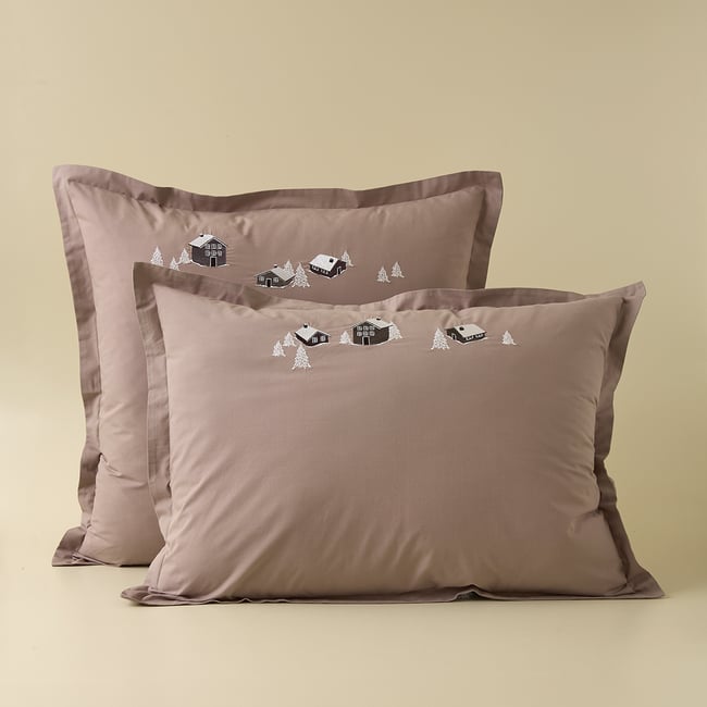Taie d'oreiller brodée AU COEUR DE LA VALLEE TAUPE taupe <span itemprop=