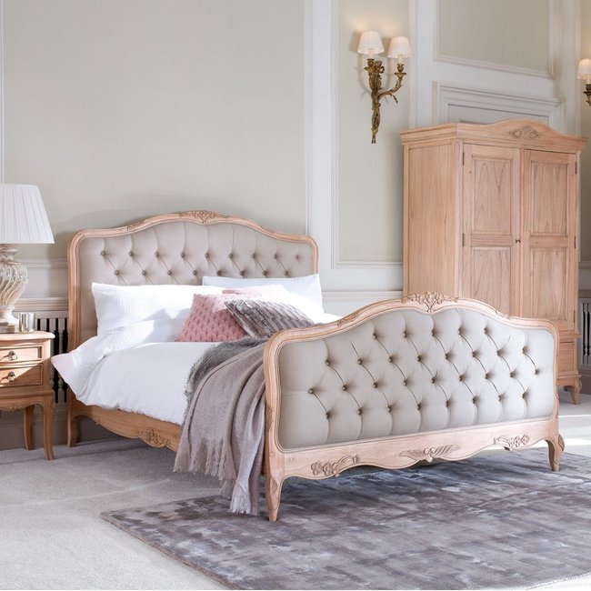Lit capitonné romantique 180 cm BLOIS Couleur bois naturel <span itemprop=