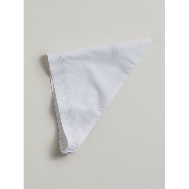 Fichu brodé blanc <span itemprop=