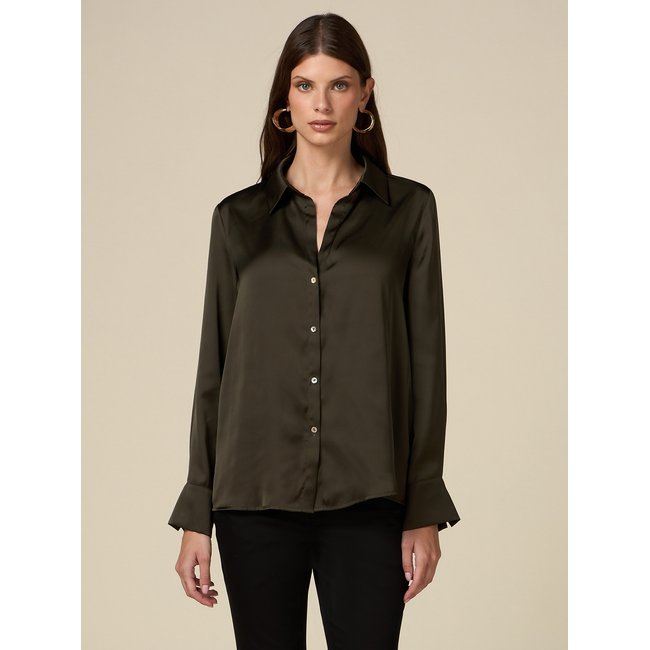 Chemise unie en satin fluide vert <span itemprop=