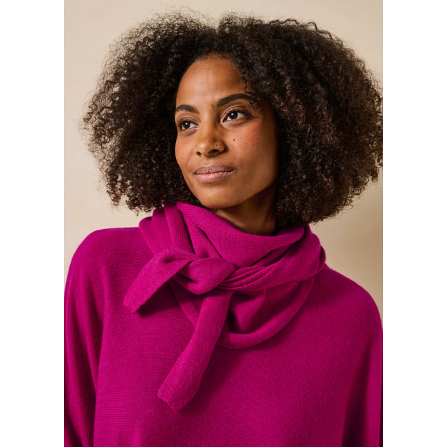 Écharpe triangle en laine et cachemire purple velvet <span itemprop=