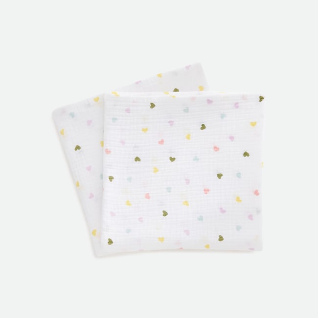 Lot de 2 maxi langes imprimés, en gaze de coton, SCACCO imprimé coeurs <span itemprop=