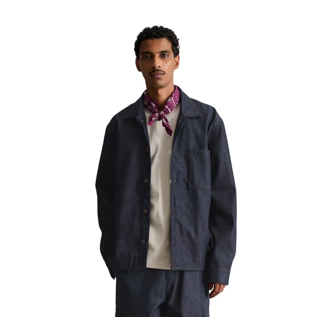 Surchemise en denim, coupe classique réalisé avec Orange Fiber bleu <span itemprop=