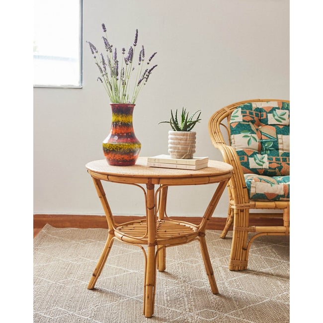 Table basse en rotin Léonie N°1016 - Bon état Couleur bois clair <span itemprop=