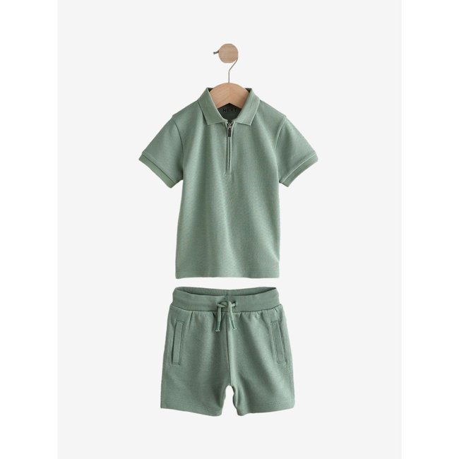 Short et polo à col zippé manches courtes texture vert sauge <span itemprop=