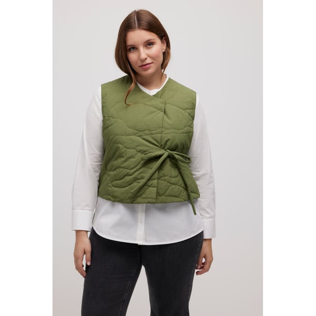 Gilet matelassé, col en V, cordon, coton bio vert mousse <span itemprop=