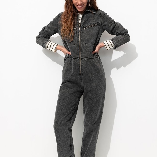 Combinaison-pantalon en jean noir <span itemprop=