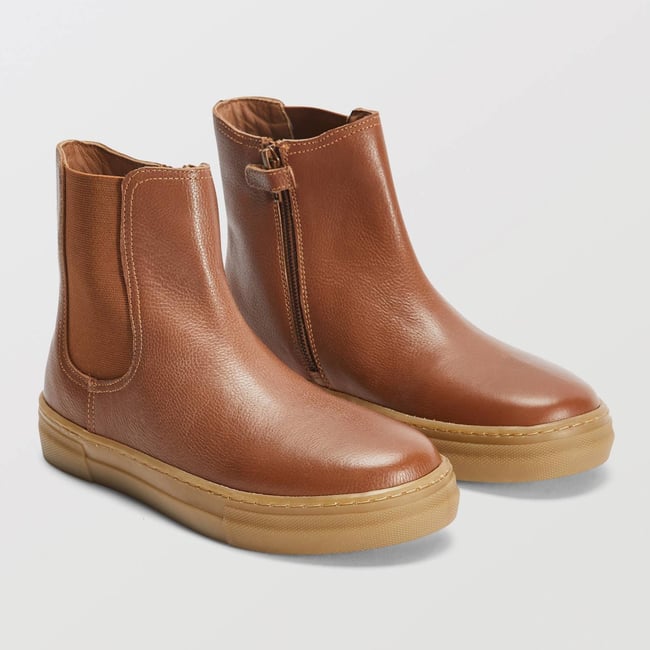 Boots en cuir tan <span itemprop=