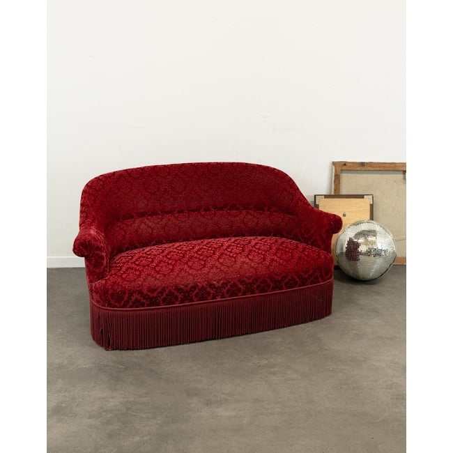 Canapé crapaud en velours rouge Jacques N°141 - Bon état Couleur rouge <span itemprop=