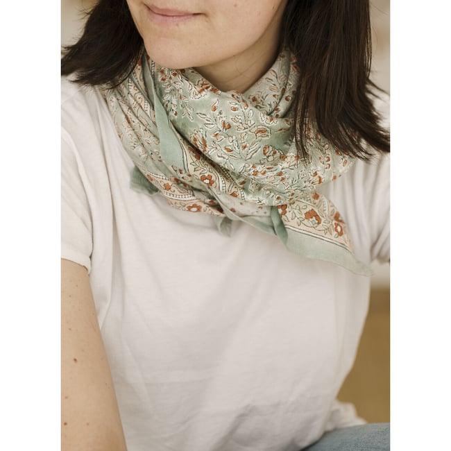 Grand foulard coton imprimé SARIKA MATCHA imprimé bleu <span itemprop=