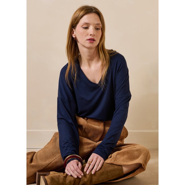 T-shirt ample manches longues col V noir <span itemprop=