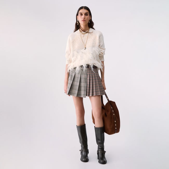 Maille avec plumes et paillettes beurre <span itemprop=
