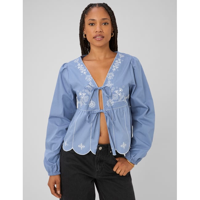 Blouse manches longues brodée bleu moyen <span itemprop=