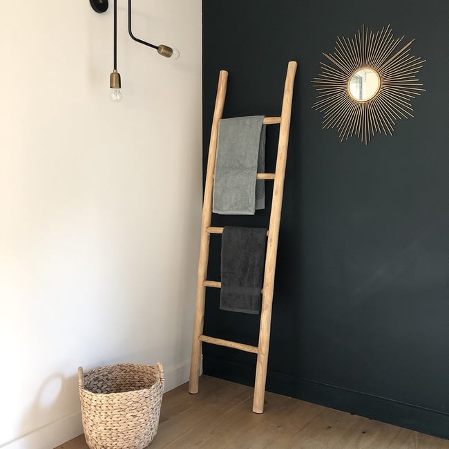 Echelle porte-serviette en teck massif  CLARA Couleur naturel <span itemprop=