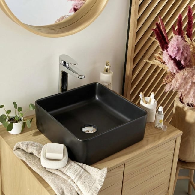 Vasque à poser carrée en céramique noire 36,5cm COMA Couleur noir mat <span itemprop=