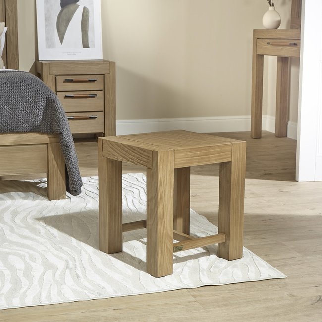 Tabouret moderne en bois massif MEGÈVE Couleur bois <span itemprop=
