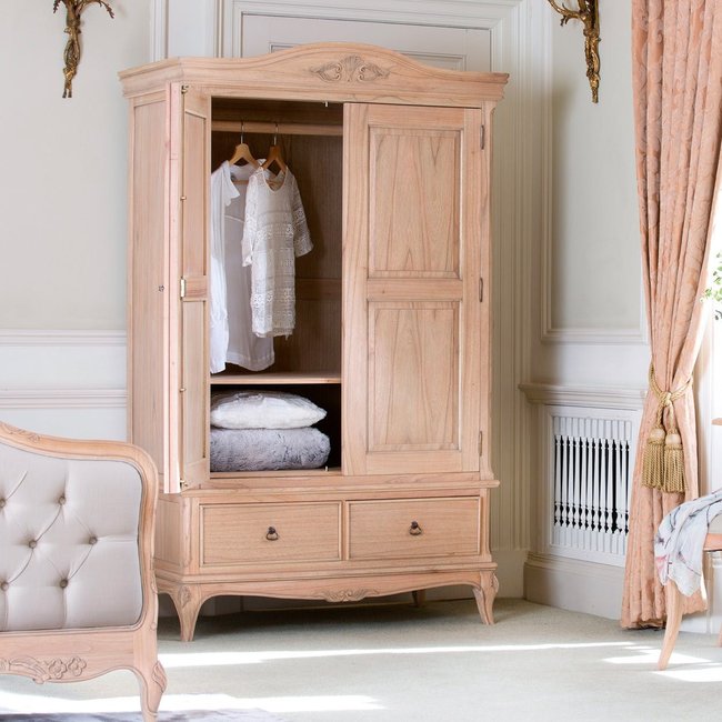 Armoire 2 portes romantique BLOIS Couleur bois naturel <span itemprop=