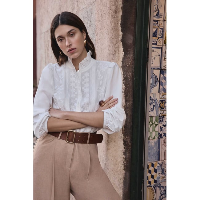 Blouse à broderies florales en 100% coton DIAMOND blanc <span itemprop=
