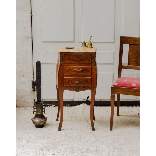 Meuble d'appoint en bois et marbre Francine N°963 - Bon état Couleur bois foncé <span itemprop=