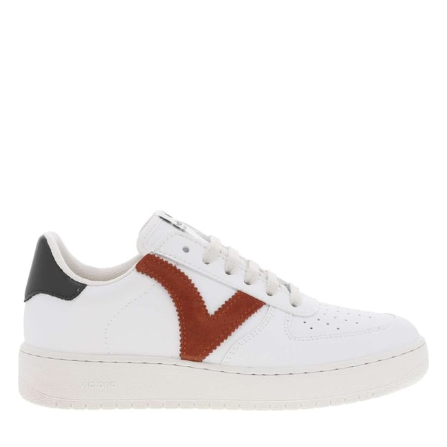 Baskets talon plat rouge <span itemprop=