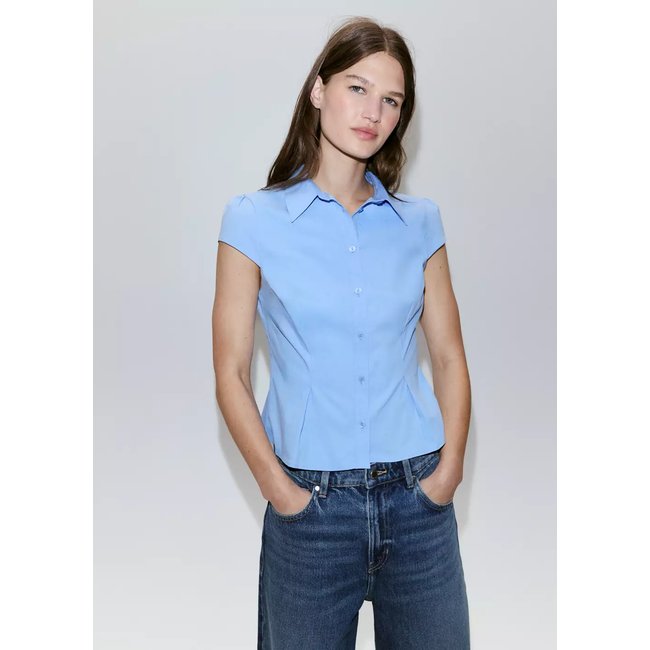 Chemise cintrée à manches courtes bleu ciel <span itemprop=