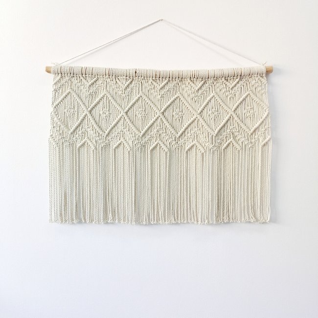Decoração de parede em macramé MURALHA, Macramar natural <span itemprop=