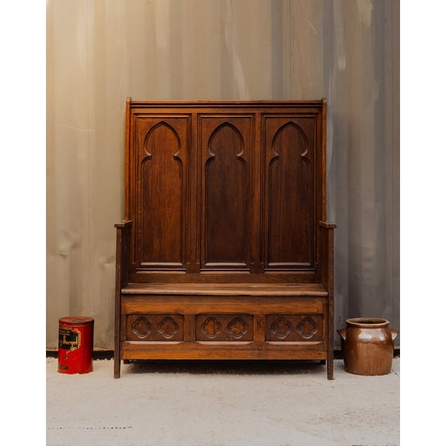 Banc d'église en bois Antoine N°497 - Bon état Couleur bois foncé <span itemprop=