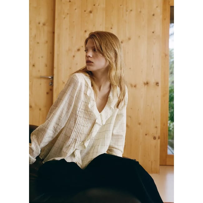 Blouse à carreaux avec volants blanc cassé <span itemprop=