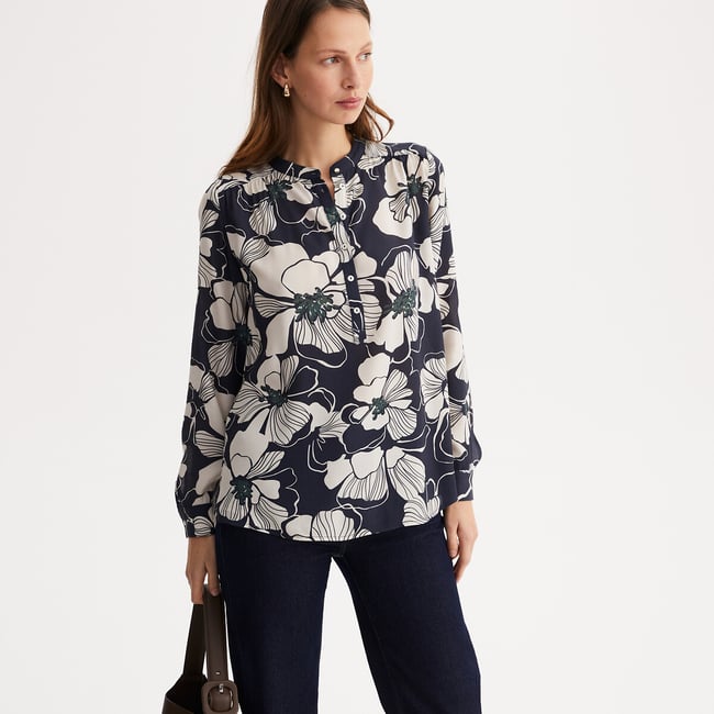 Blouse col tunisien imprimé floral, manches longues  imprimé fond bleu marine <span itemprop=