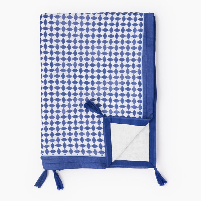 Fouta doublée imprimé, 100x180cm. Extérieur en coton issu de l'agriculture biologique, doublure en éponge pecan <span itemprop=
