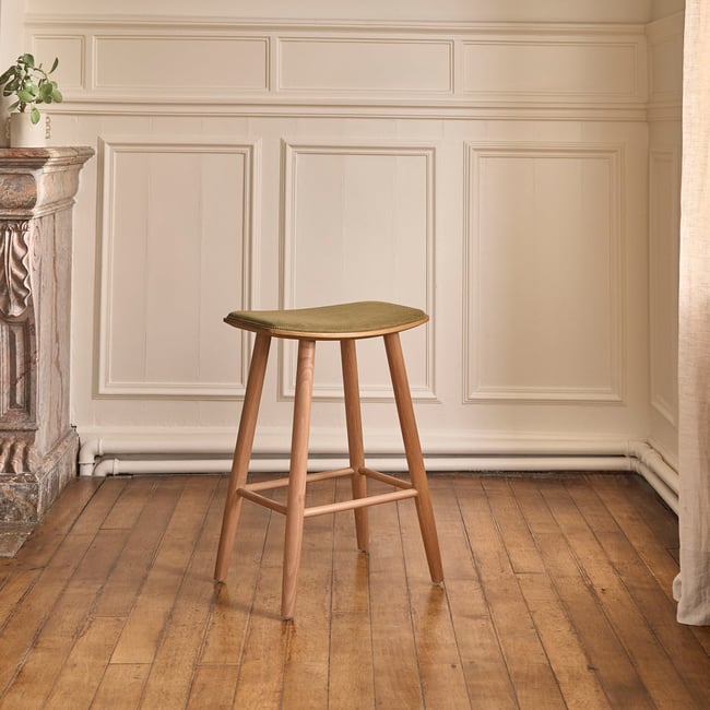 Tabouret de bar en teck massif et velours côtelé  AMBRE Couleur kaki <span itemprop=