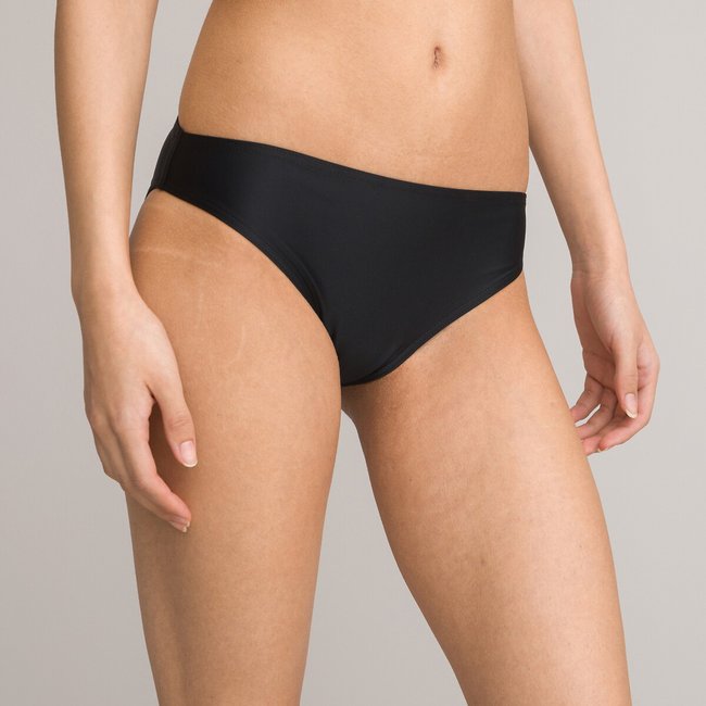 Bikini-Unterteil in hoher Form schwarz <span itemprop=