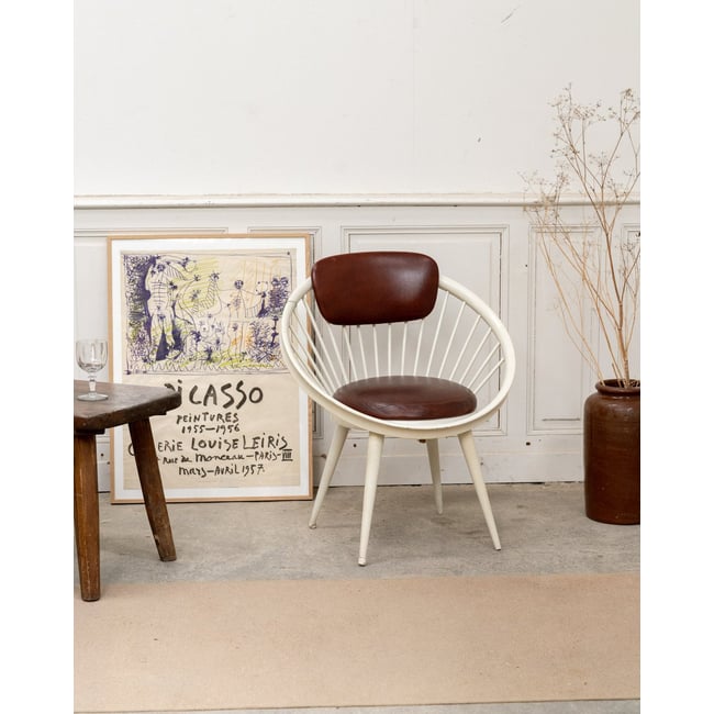 Fauteuil circle en cuir par Yngve Ekström Jakob N°1293 - Bon état Couleur blanc <span itemprop=