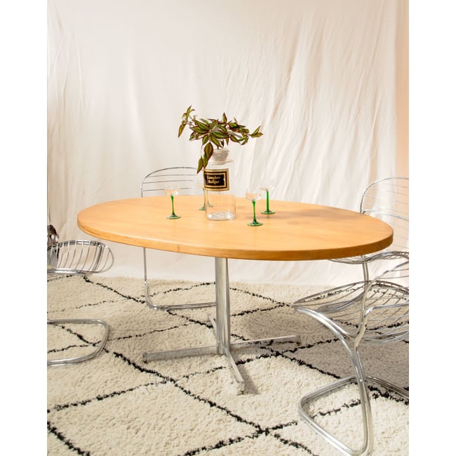 Table à manger ovale en chêne et métal chromé Karla N°1315 - Bon état Couleur bois clair <span itemprop=