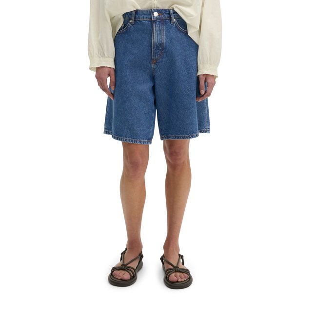 Short en jean large en mélange de coton organique et de lyocell bleu moyen <span itemprop=