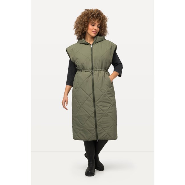 Long gilet matelassé à capuche vert roseau <span itemprop=
