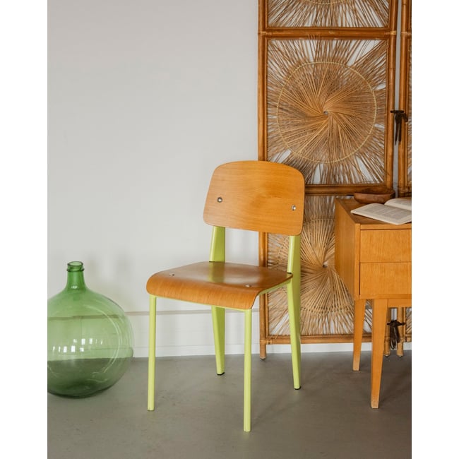 Chaise aux pieds jaune fluo Alma N°1923 - Bon état Couleur jaune <span itemprop=