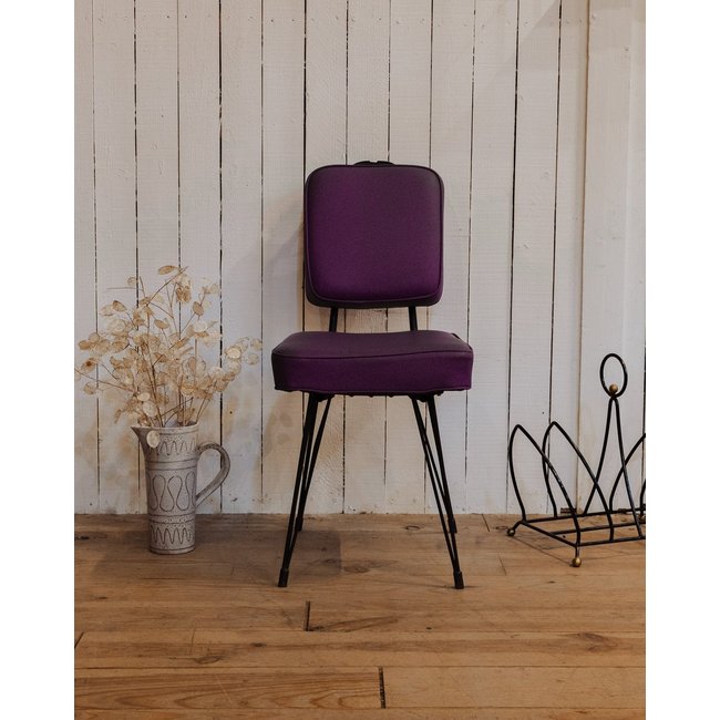 Chaise en métal noir et cuir violet Alma N°1563 - Bon état Couleur noir <span itemprop=