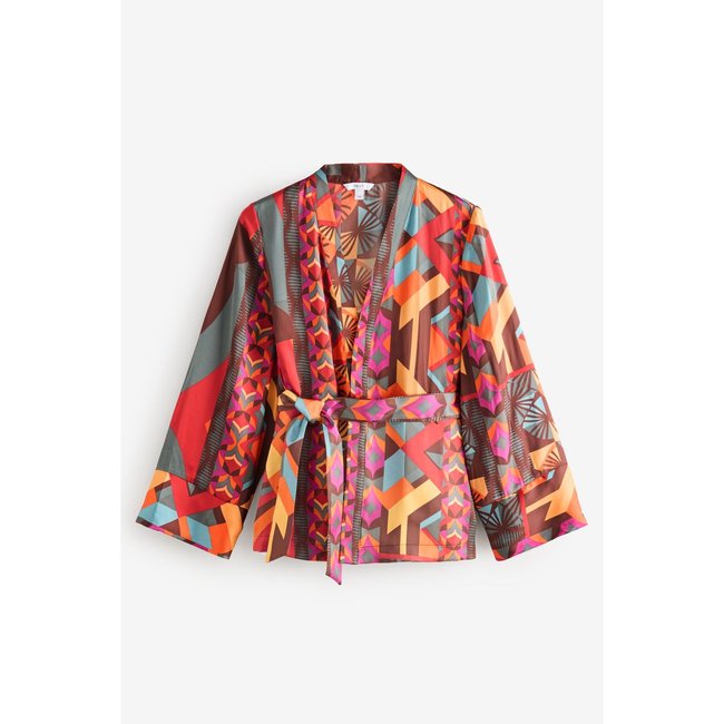 Kimono drapé texturé en satin imprimé géométrique rouge <span itemprop=