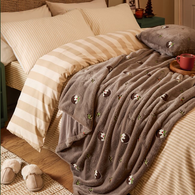Festive Puddings Faux Fur Throw, mocha, FURN.