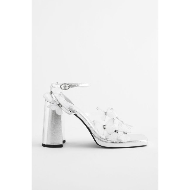 Sandales à talons carrés coupe classique argent <span itemprop=