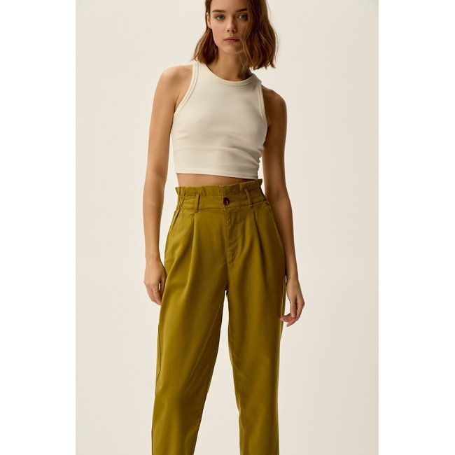 Pantalon coupe carotte SANTINO vert <span itemprop=
