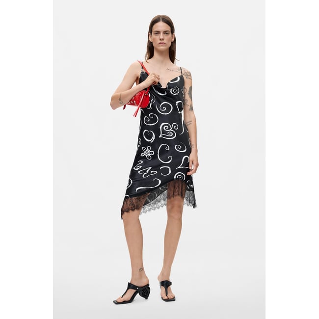 Robe courte à bretelles imprimée noir <span itemprop=