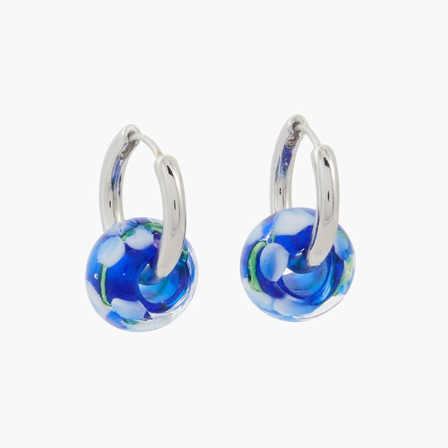 Petites créoles perle en verre bleu <span itemprop=