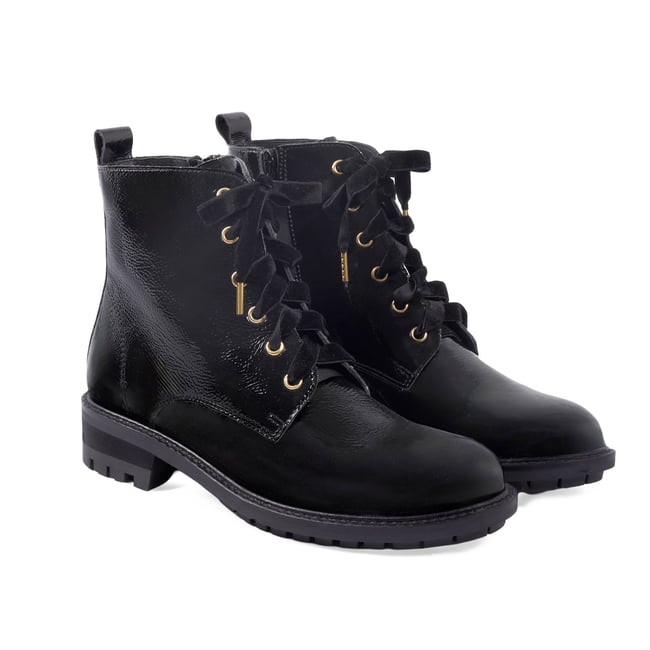 Bottines plates à lacet cuir vernis noir <span itemprop=