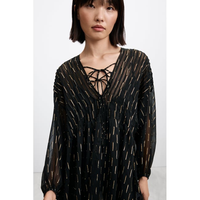 robe en mousseline avec détails métallisés noir <span itemprop=