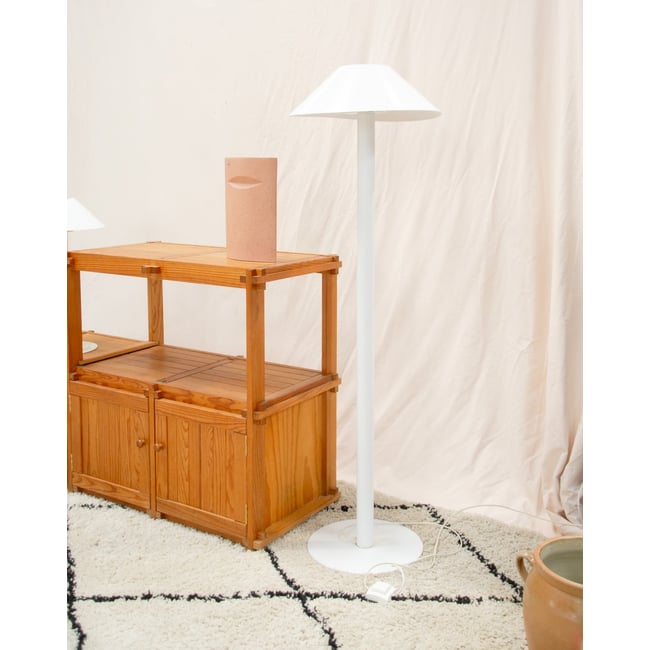 Lampadaire en métal blanc Julien N°433 - Bon état Couleur blanc <span itemprop=