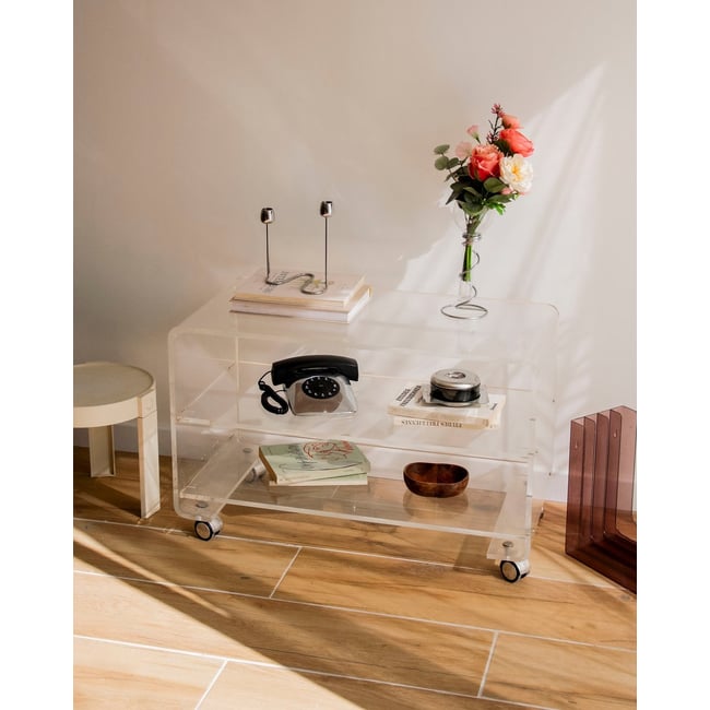 Desserte en plexiglass à roulettes Anouk N°393 - Bon état Couleur transparent <span itemprop=